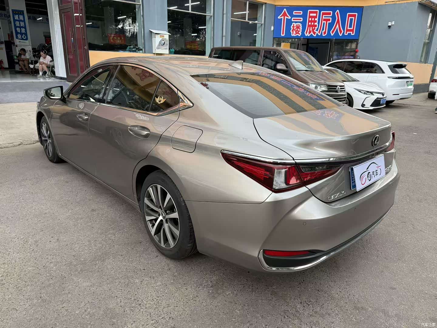 Lexus ES, 2019 6