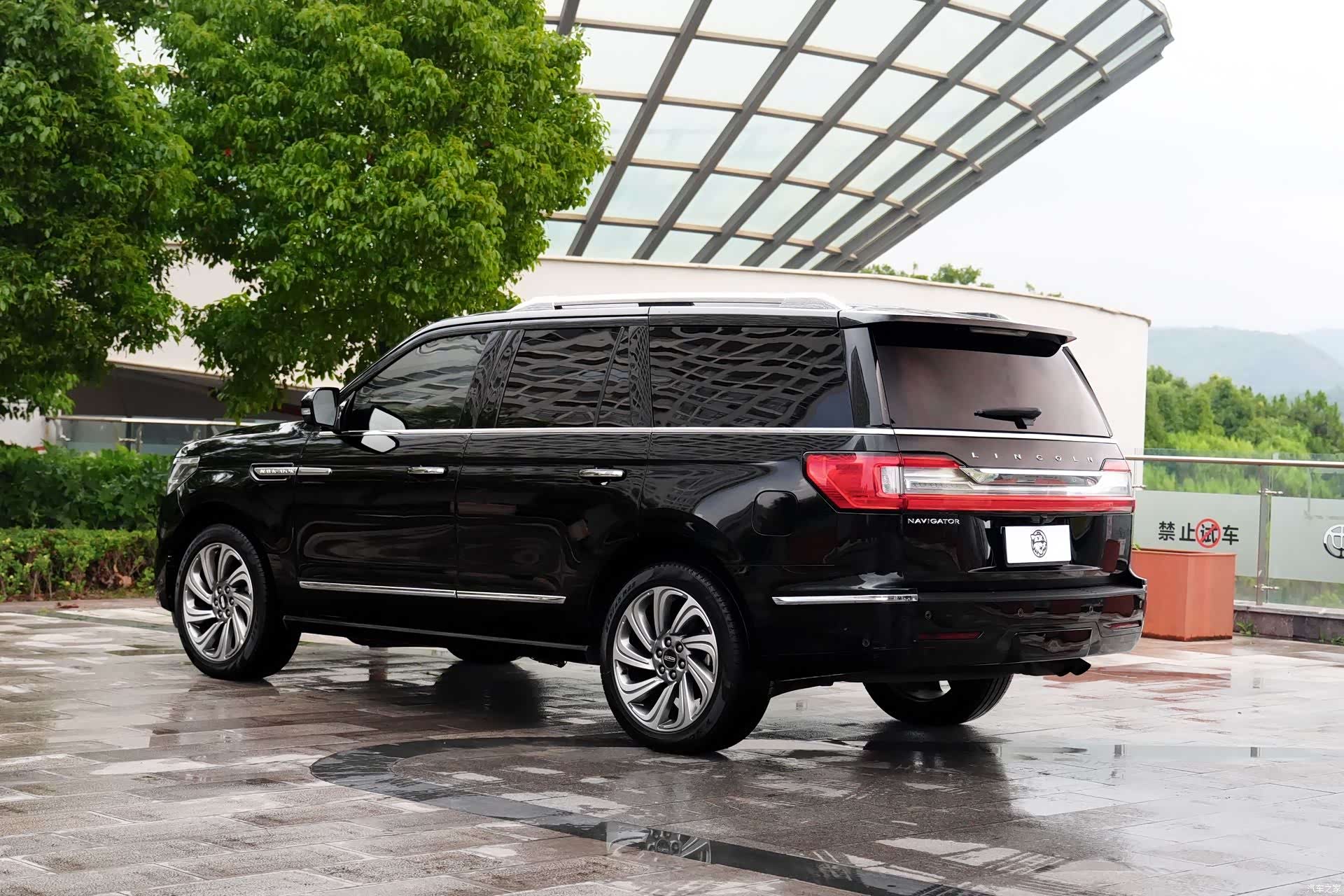 Lincoln Navigator, 2018 14