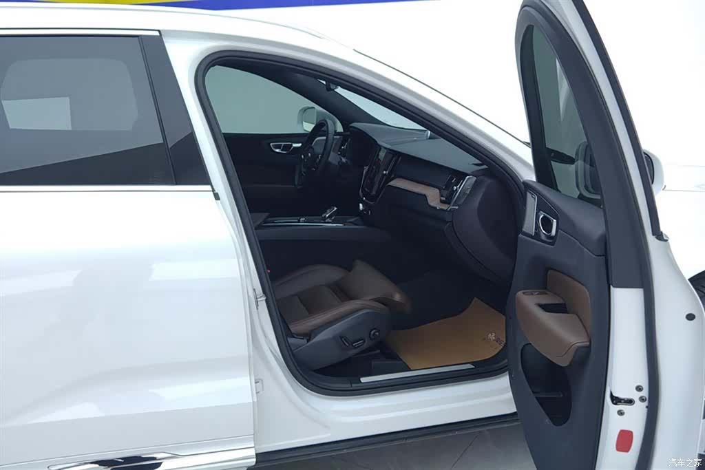 Volvo XC60, 2024 8