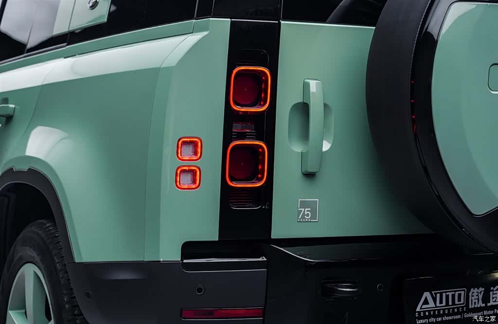 Land Rover Defender, 2023 10
