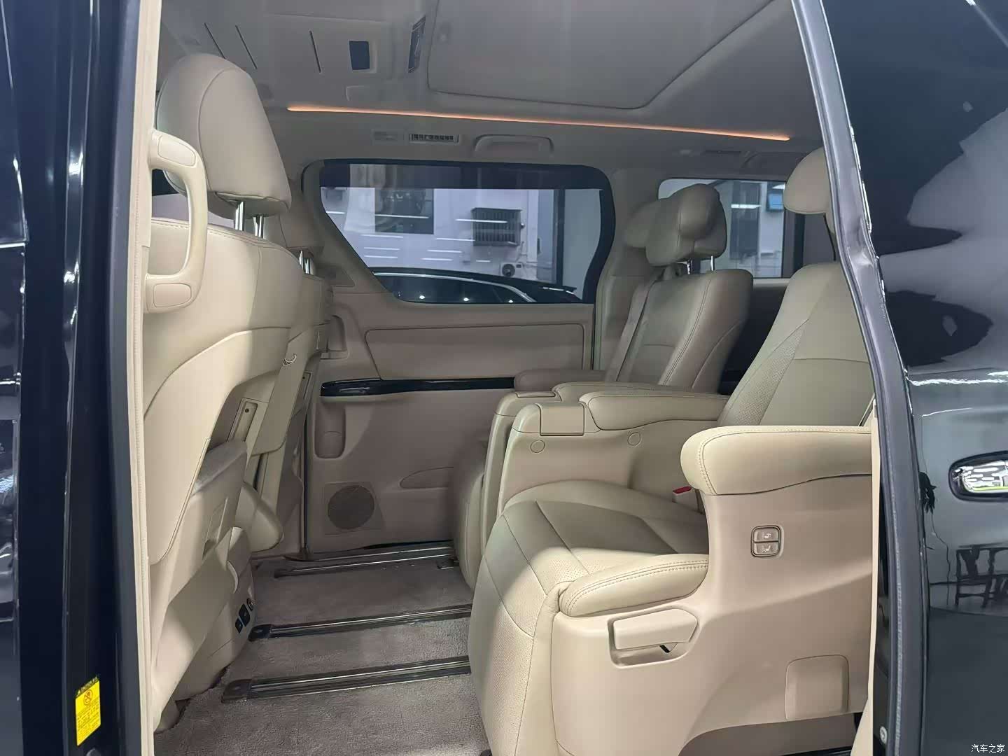 Toyota Alphard, 2012 6