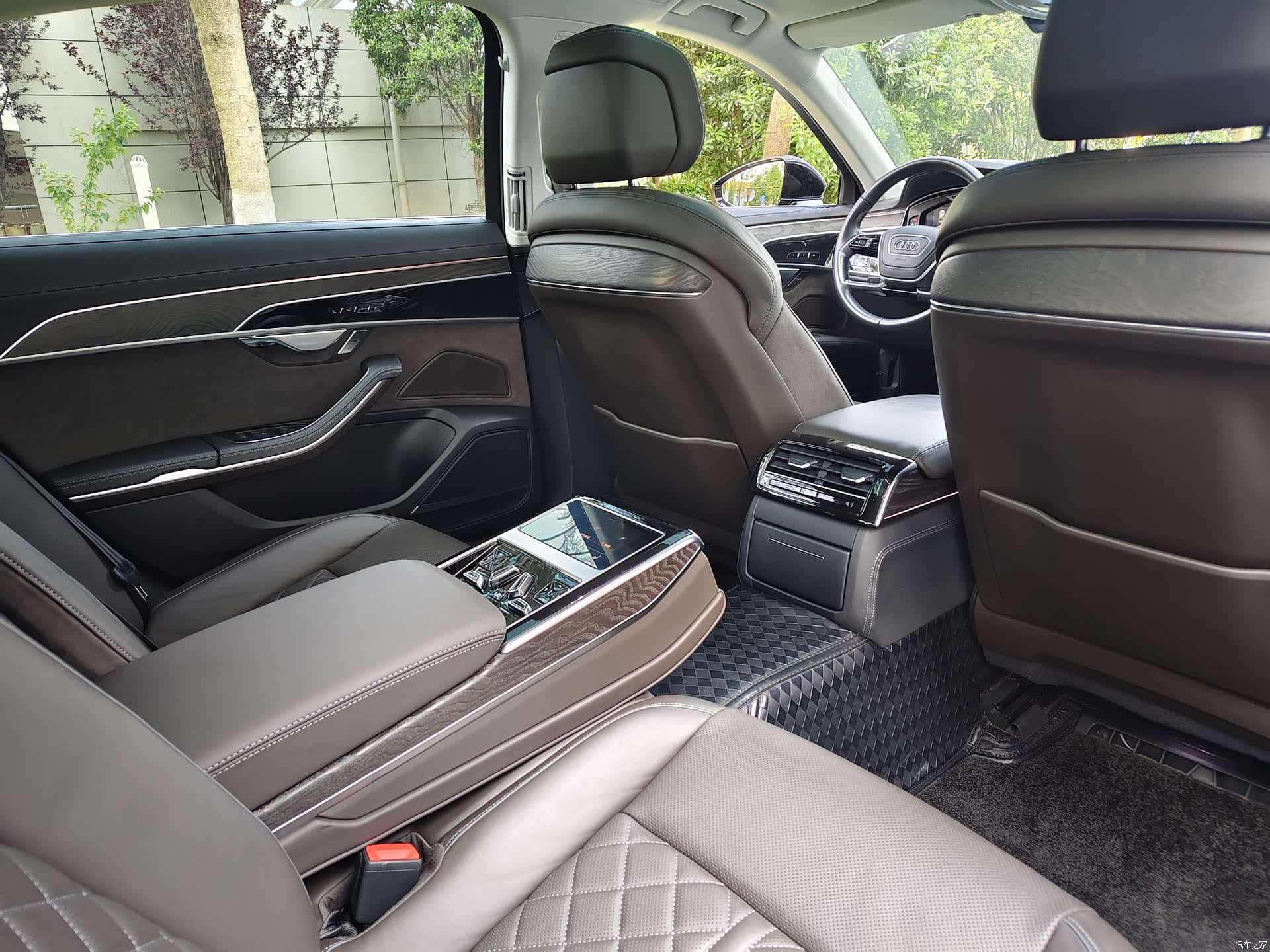 Audi A8L, 2024 9