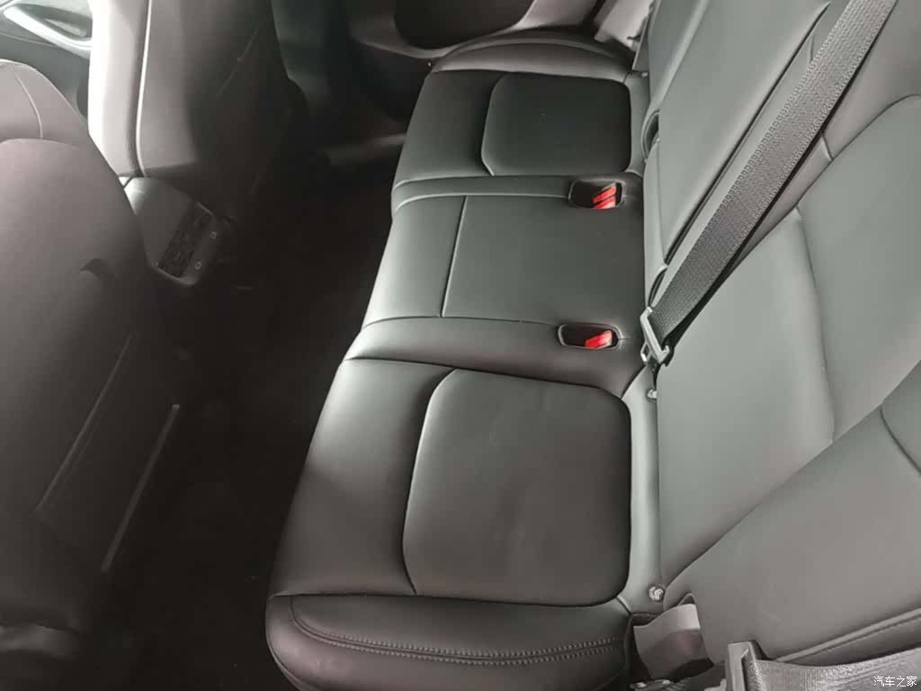 Tesla Model Y, 2023 17
