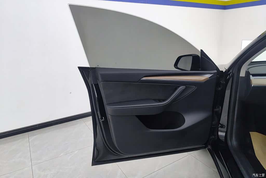 Tesla Model Y, 2021 7