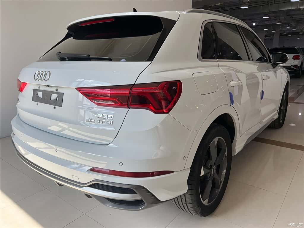 Audi Q3, 2023 4