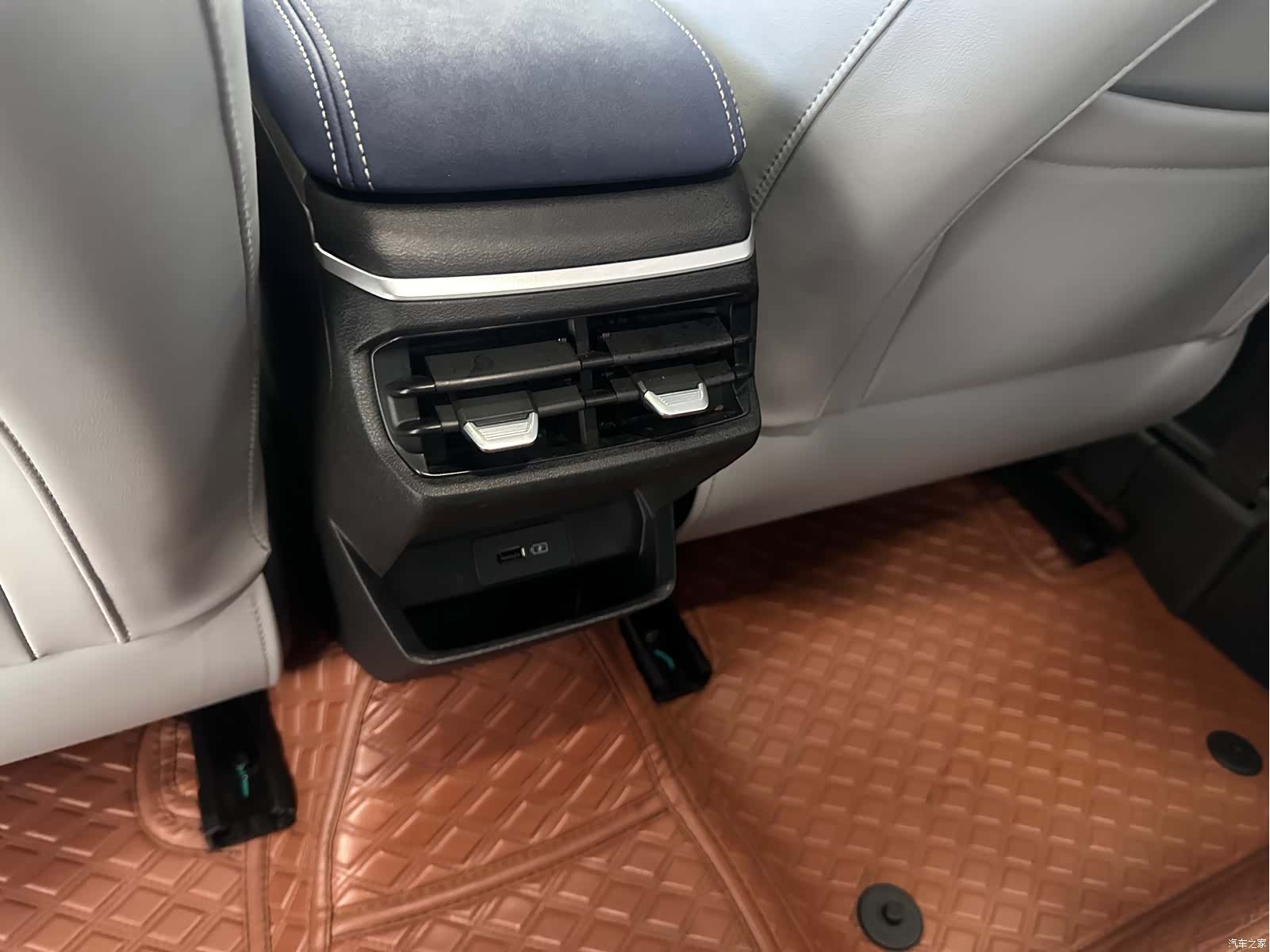 Geely Emgrand, 2022 17