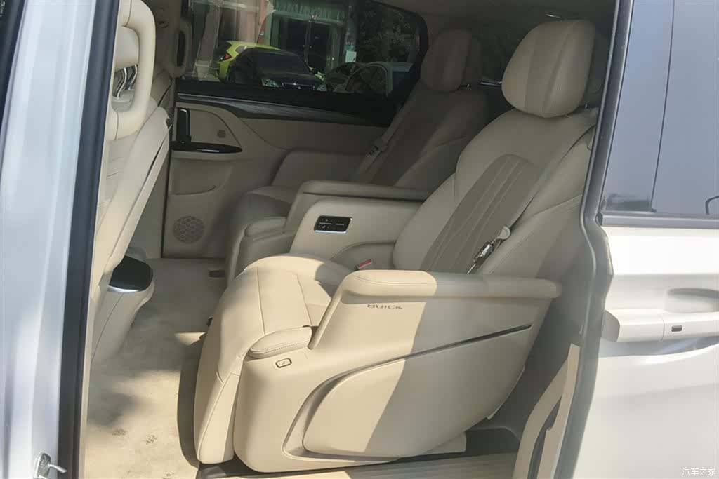 Buick GL8, 2025 11