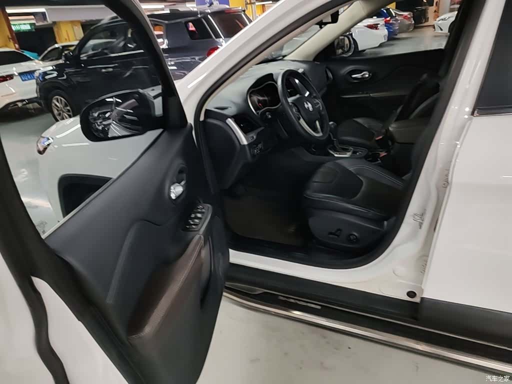 Jeep Cherokee, 2017 12