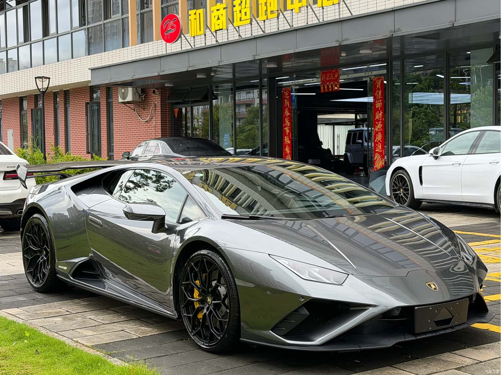 Lamborghini Huracán, 2022 3