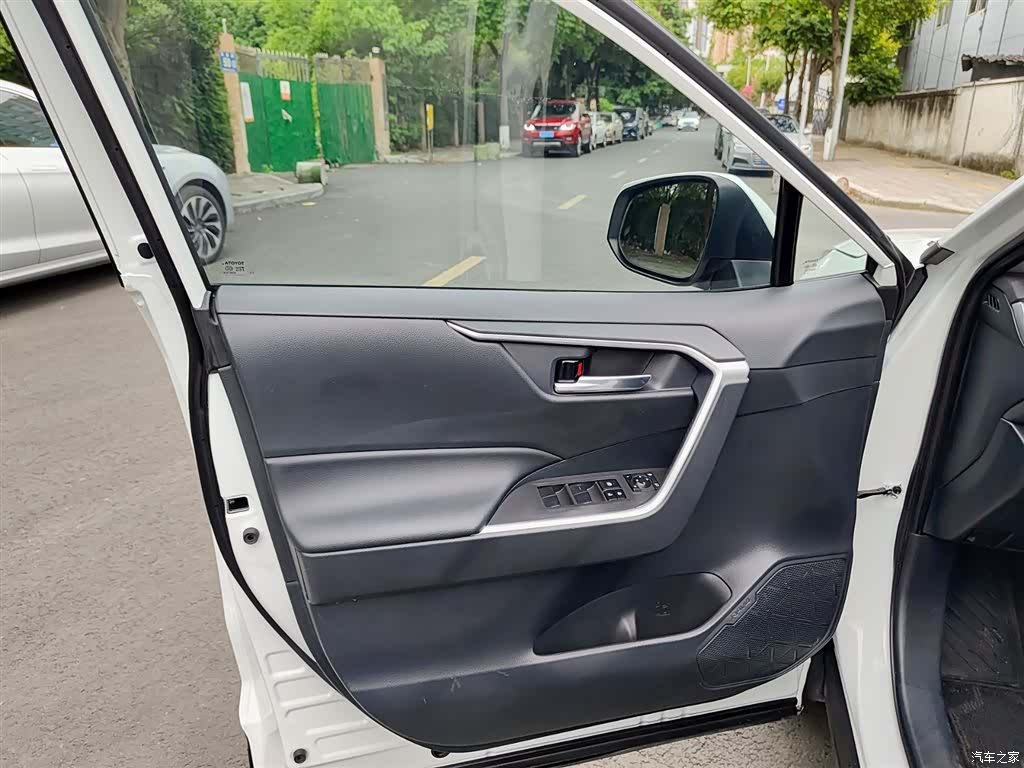 Toyota RAV4, 2022 6