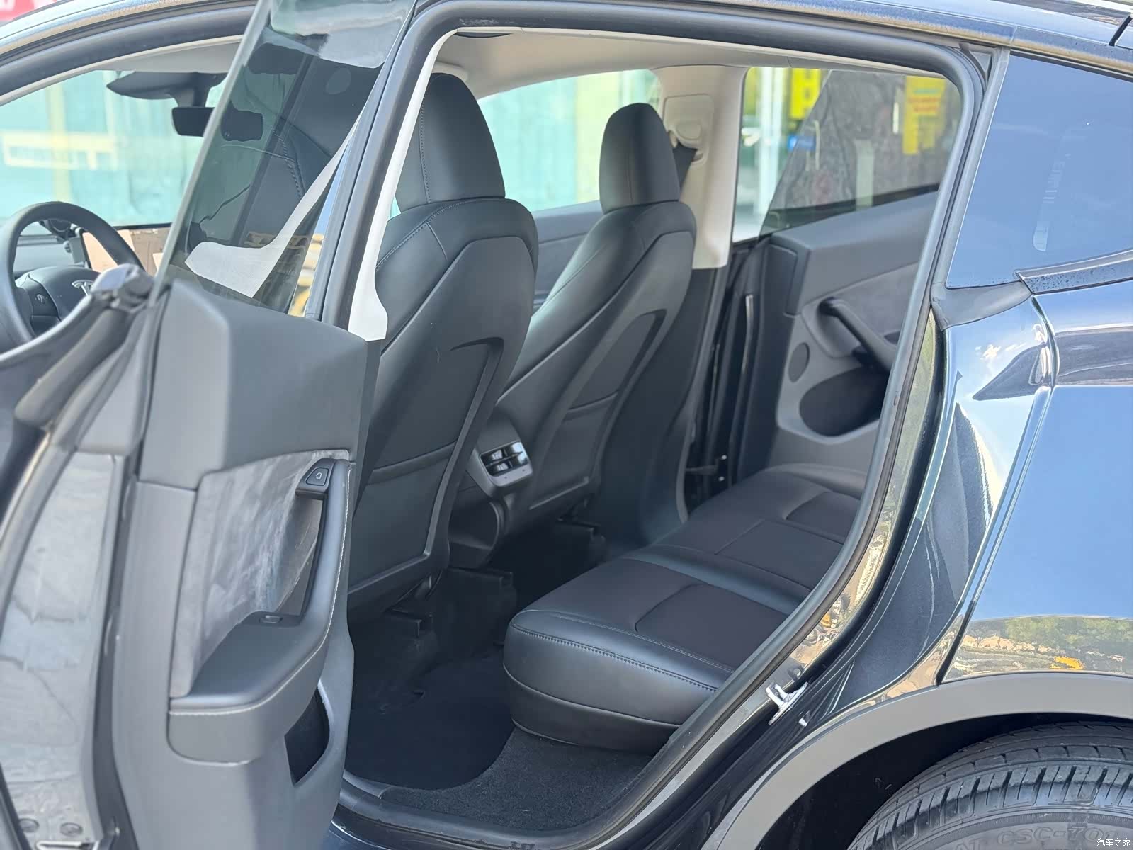 Tesla Model Y, 2024 все фото