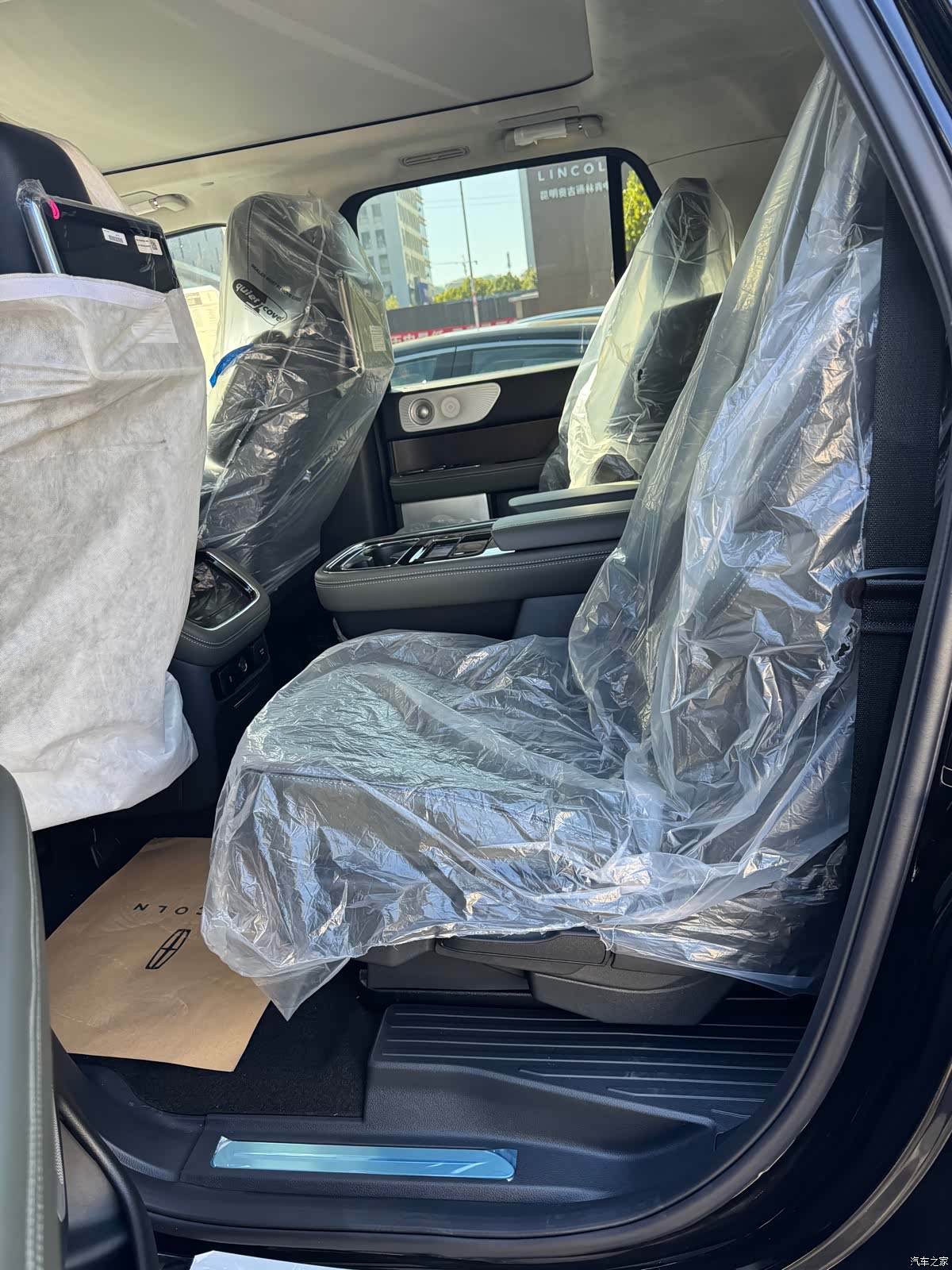 Lincoln Navigator, 2026 35