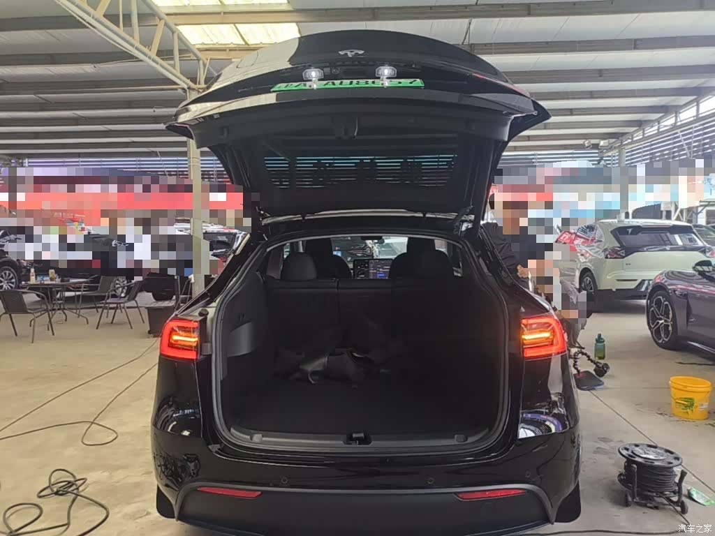 Tesla Model Y, 2023 19