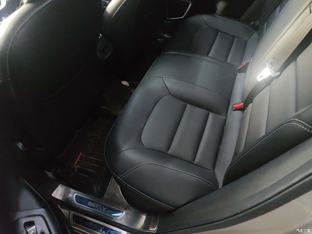 Geely Emgrand, 2018 17
