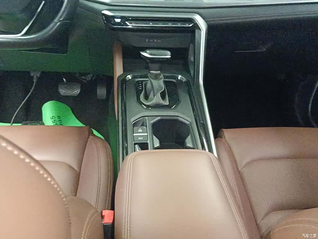 Geely X6, 2022 14
