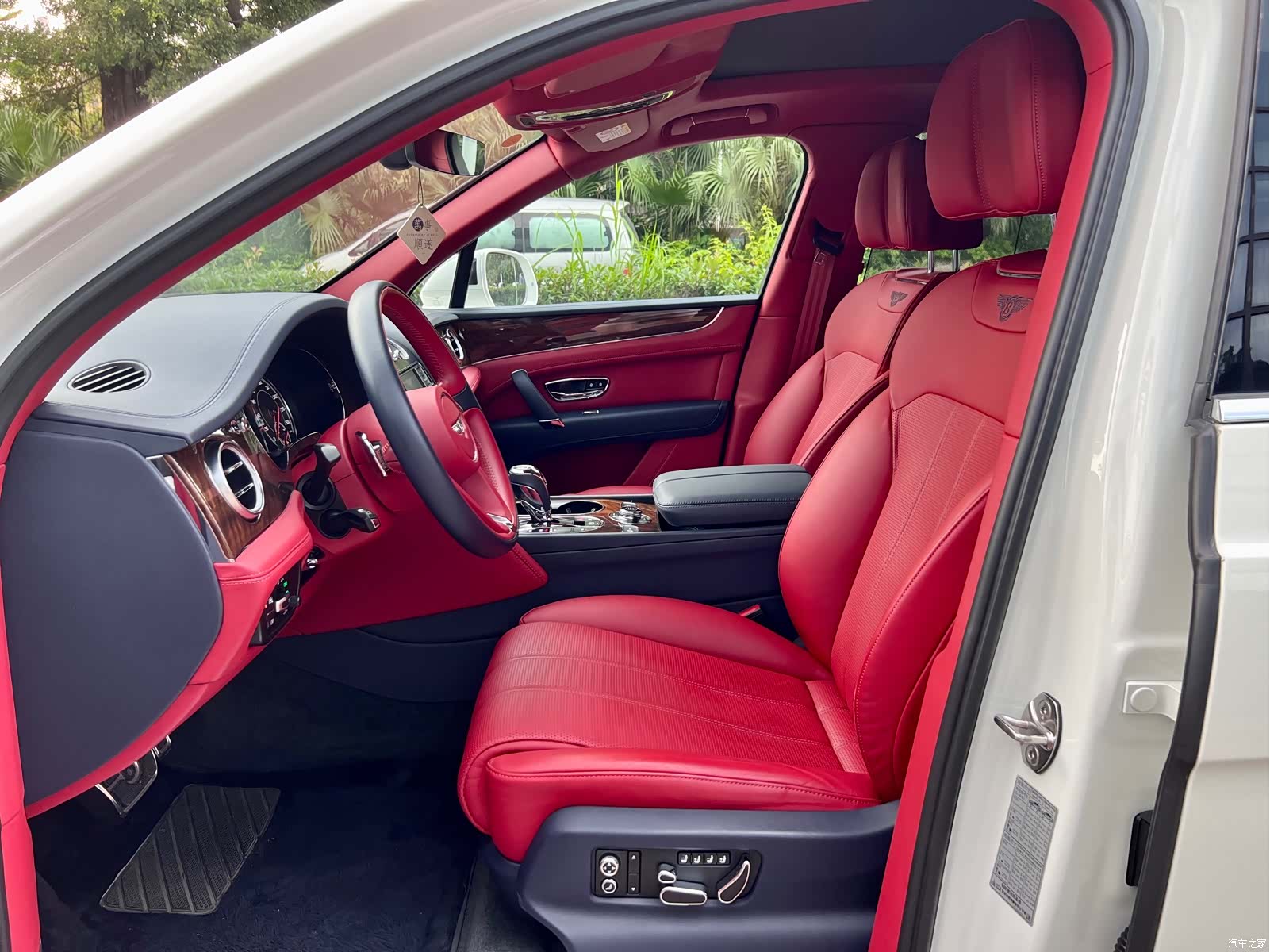 Bentley Bentayga, 2020 4