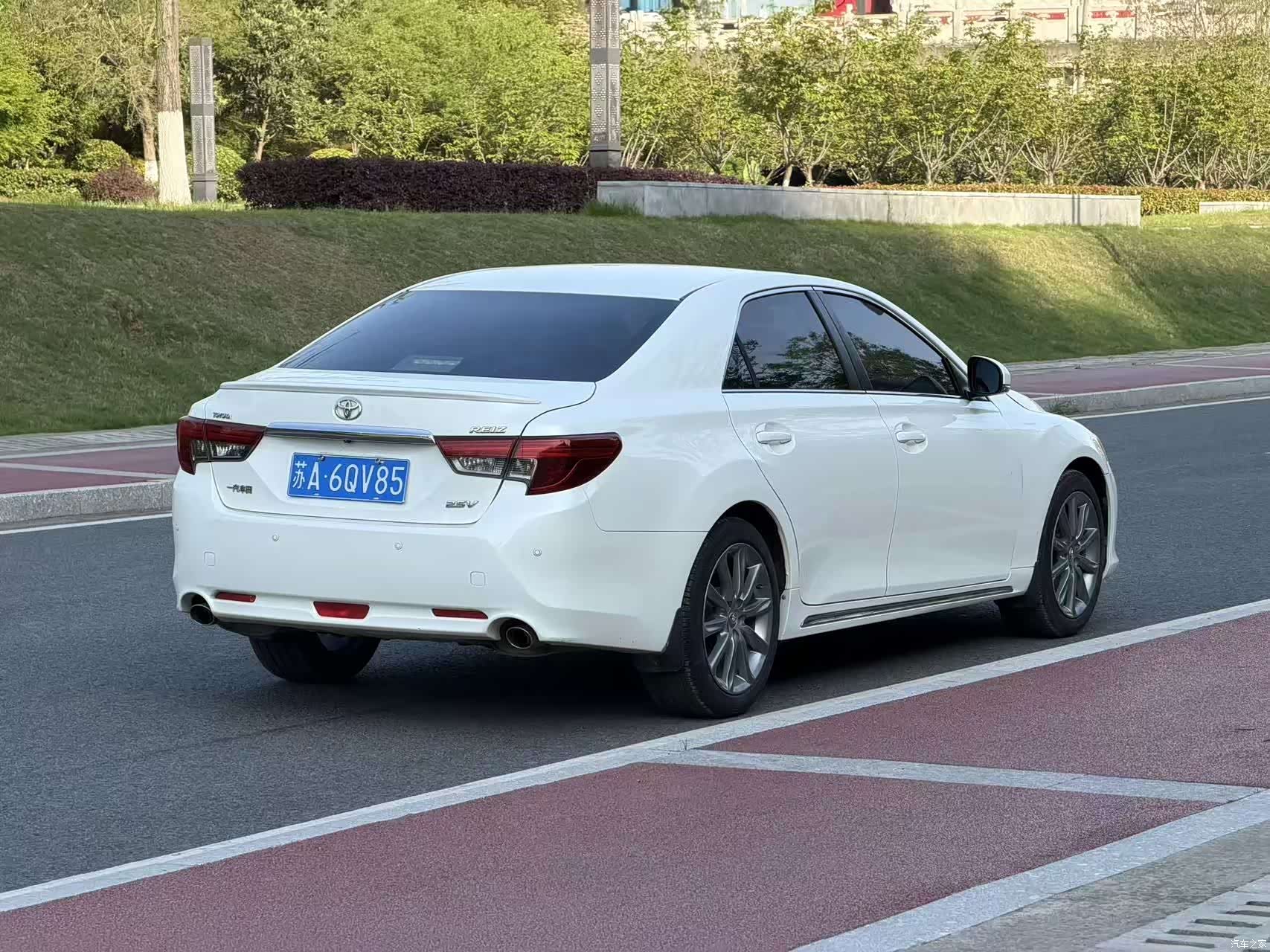 Toyota 2.5V, 2015 6