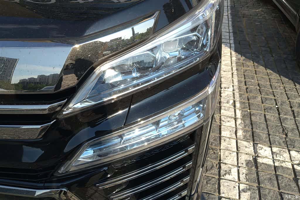 Toyota Vellfire, 2022 все фото