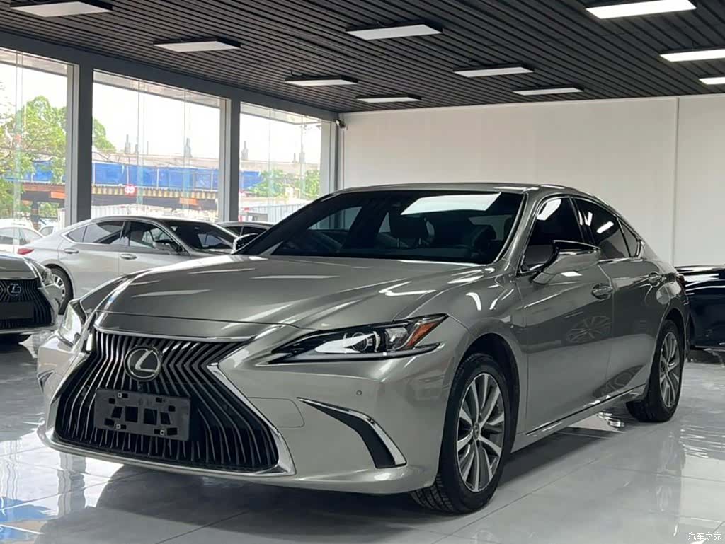 Lexus ES, 2021 1