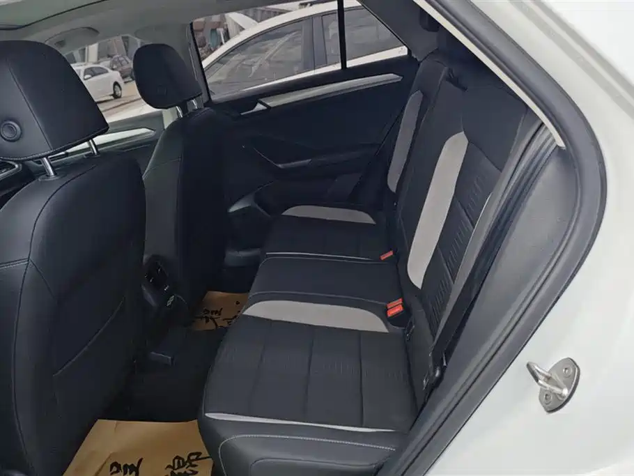 Volkswagen T-ROC exploring Songs