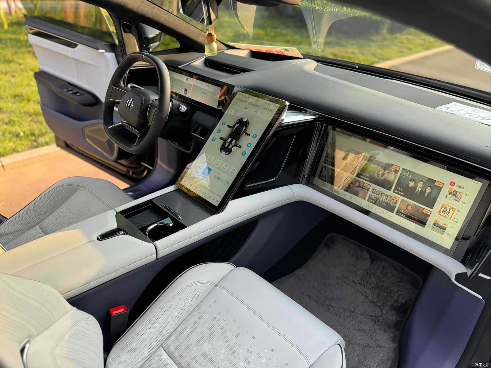 HiPhi X, 2022 6
