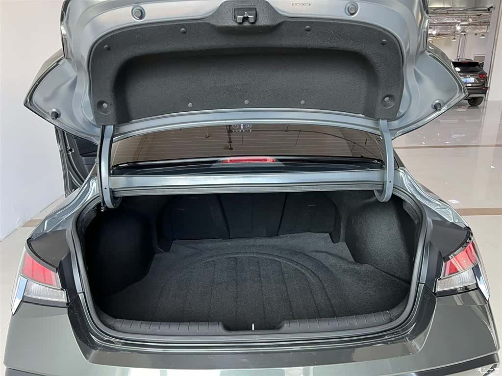 Hyundai Elantra, 2023 18