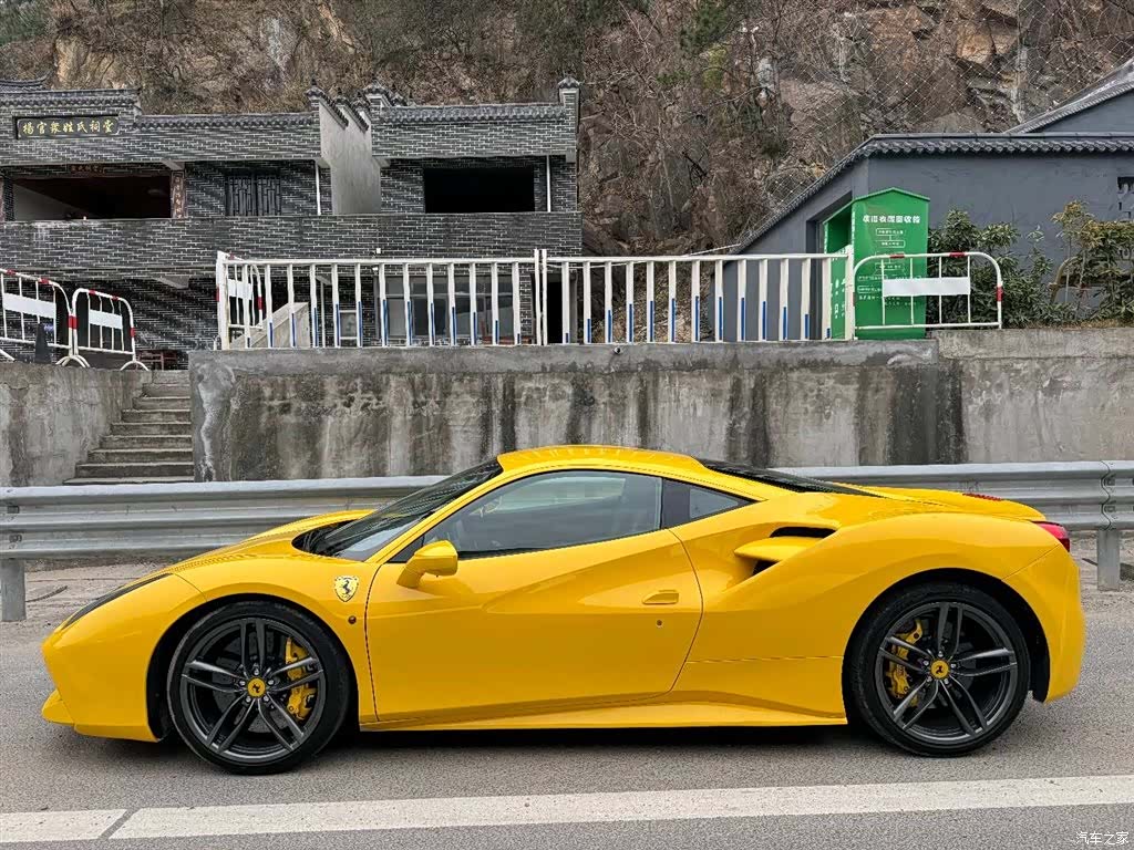 Ferrari 488, 2017 3