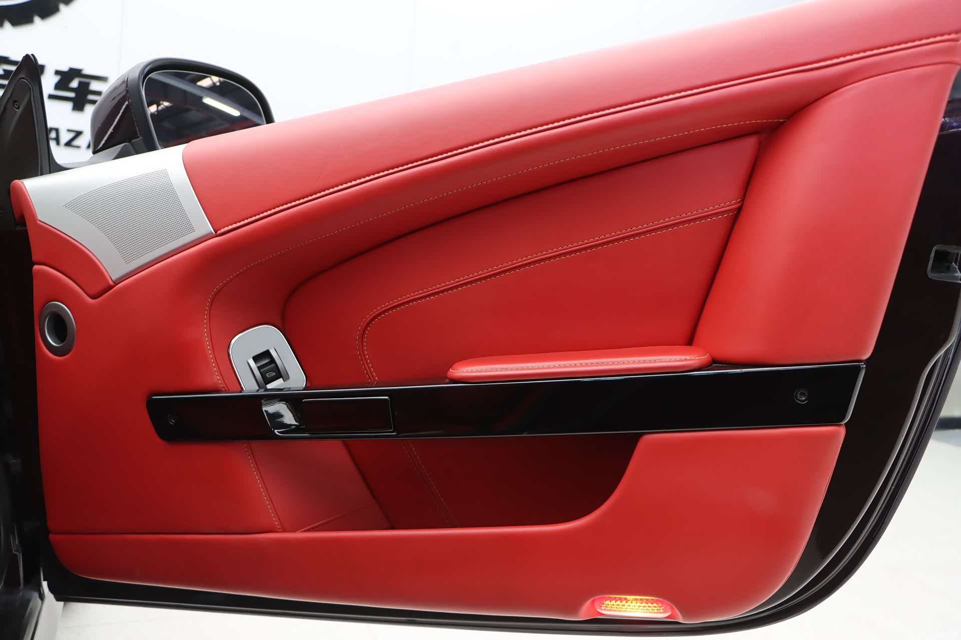 Aston Martin Virage, 2012 16