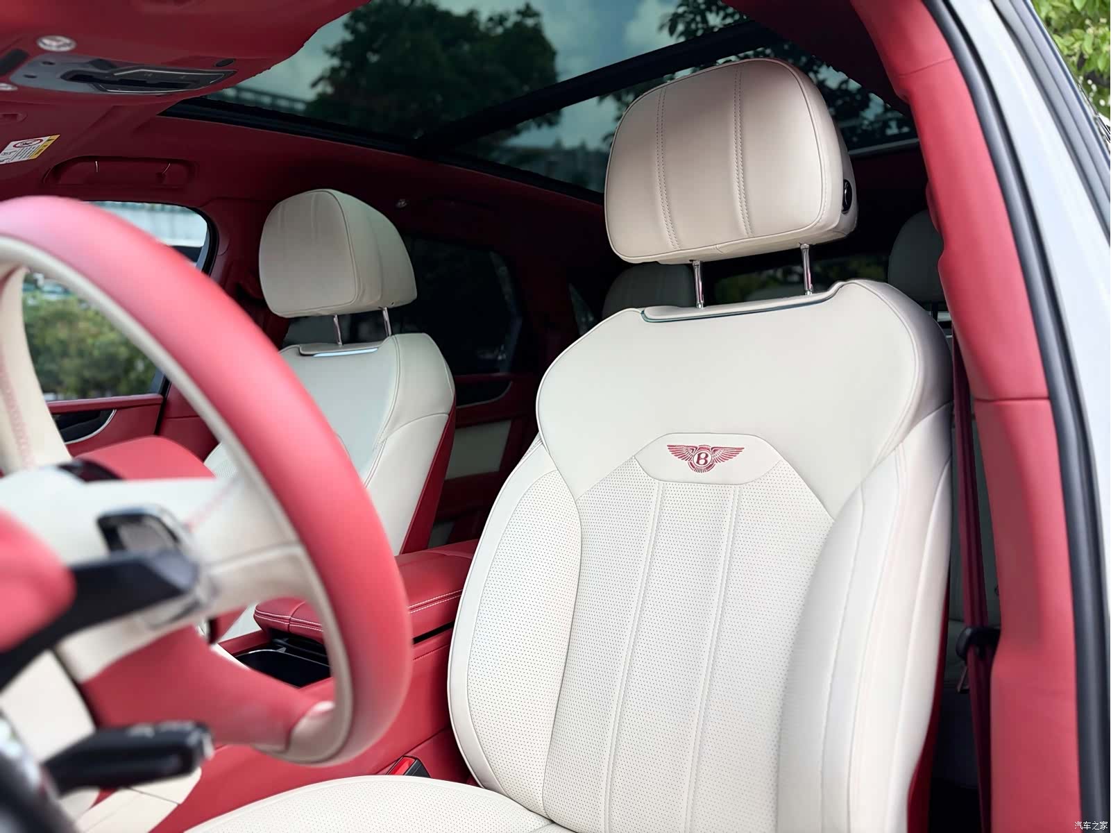Bentley Bentayga, 2022 10