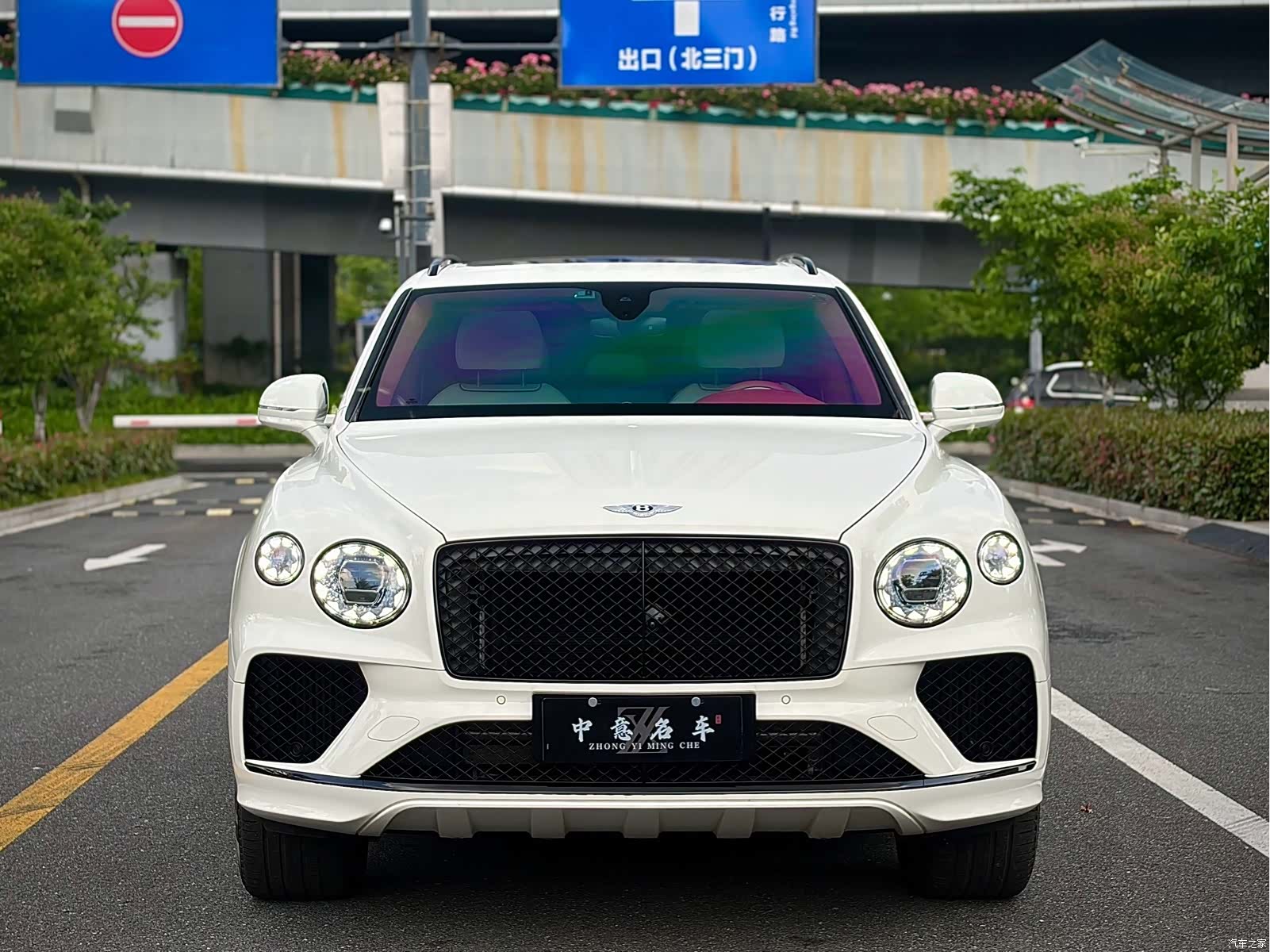 Bentley Bentayga, 2022 2