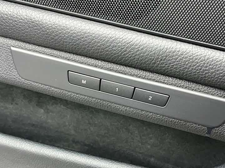 BMW 5 Series, 2011 года фото 11