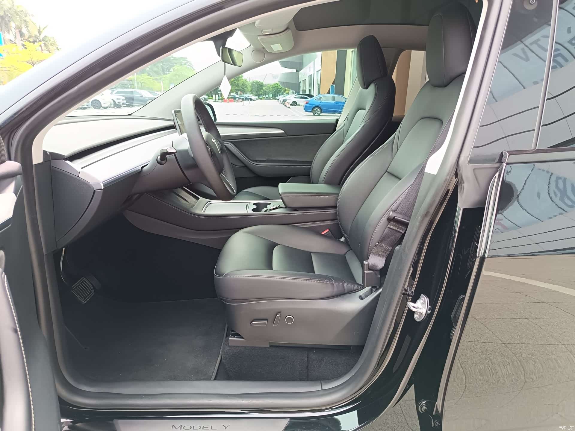 Tesla Model Y, 2024 все фото
