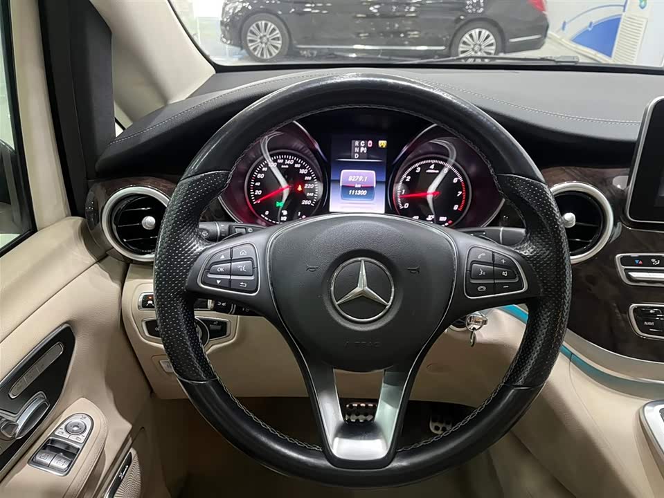 Mercedes-Benz V-class