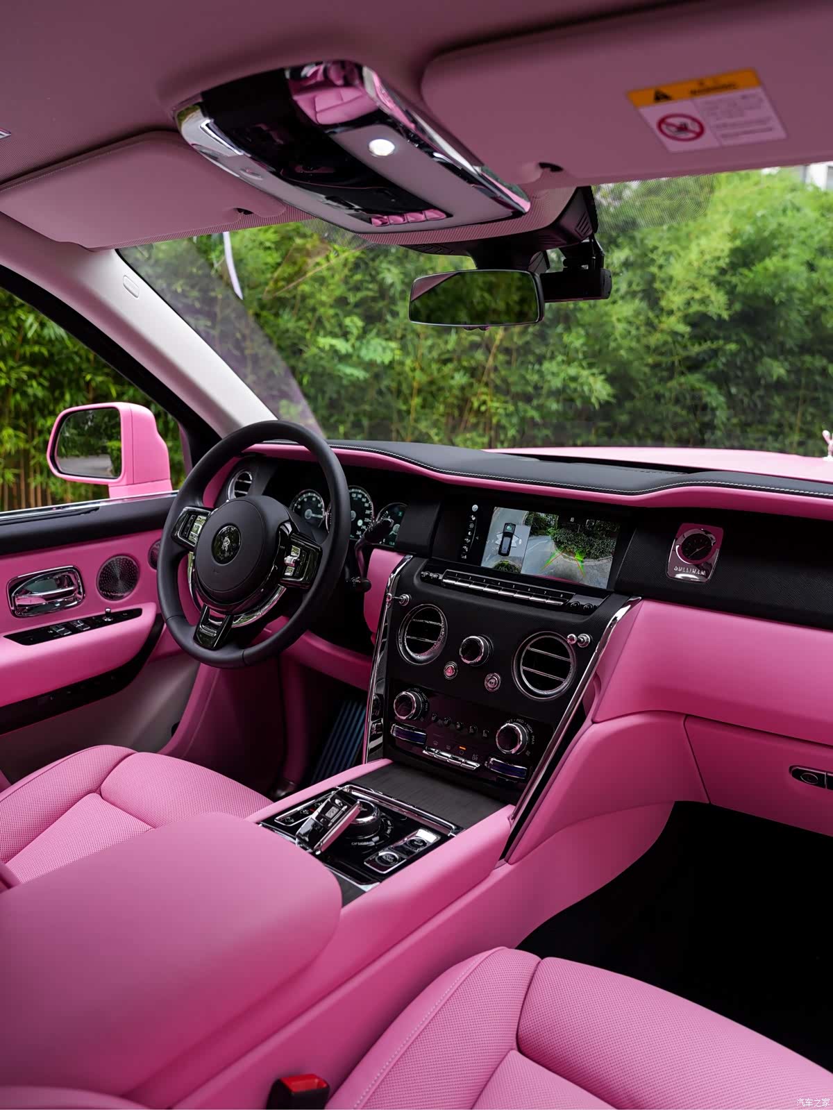 Rolls-Royce Cullinan, 2023 14