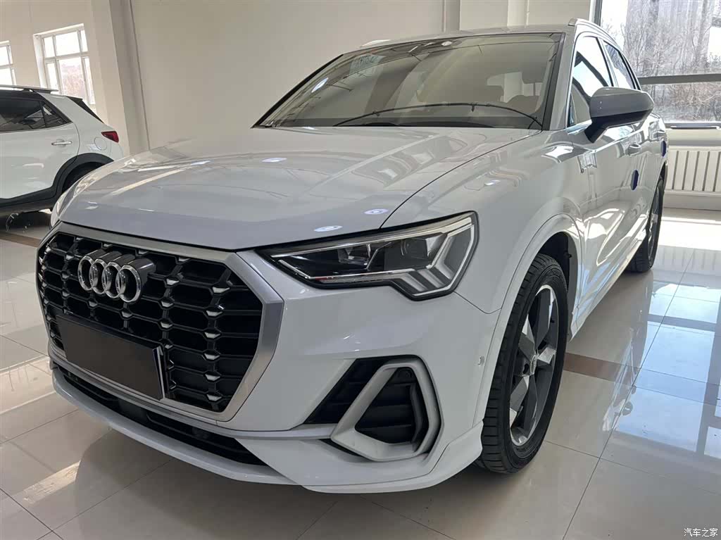 Audi Q3, 2023 1