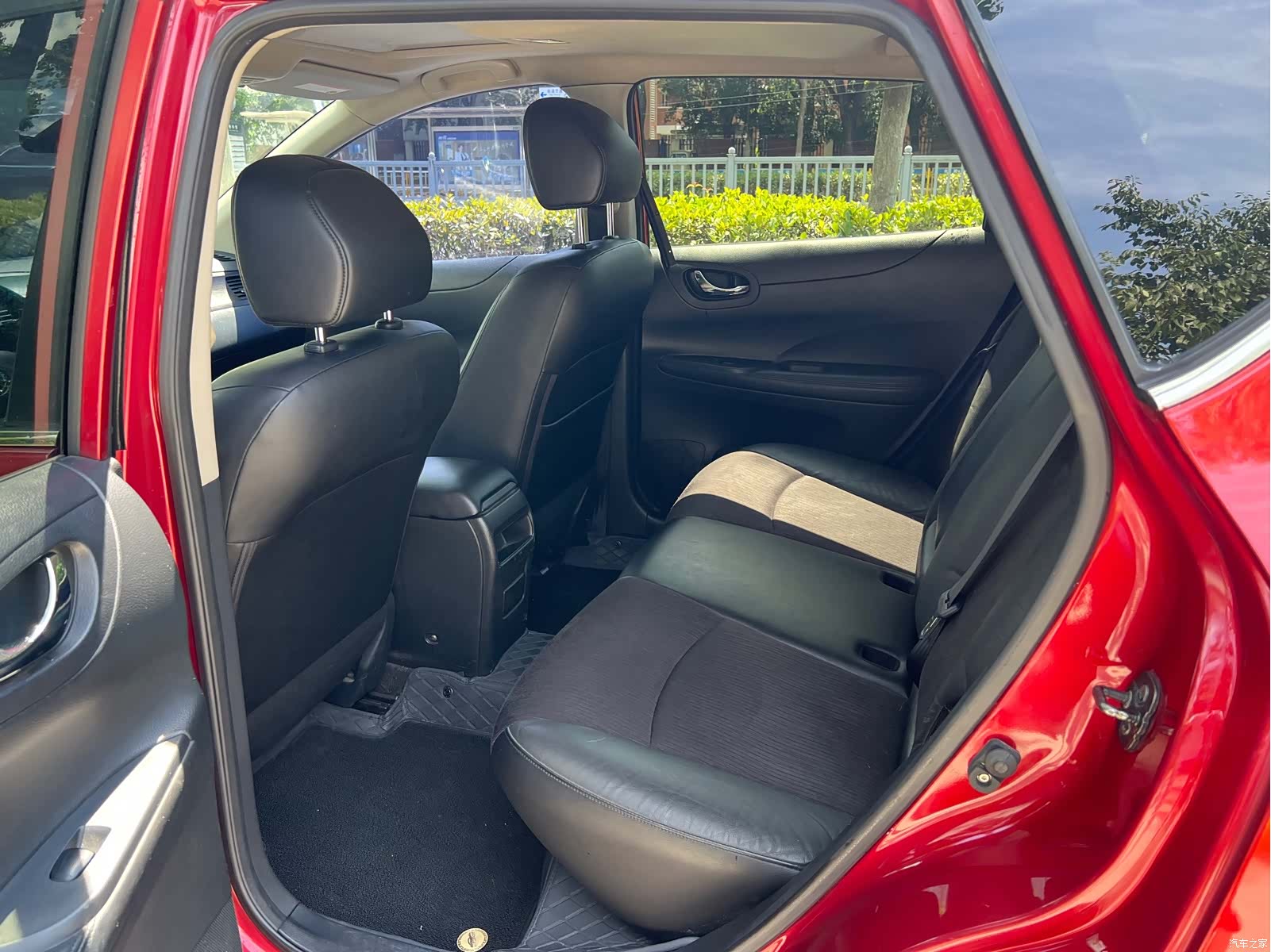 Nissan Tiida, 2011 15