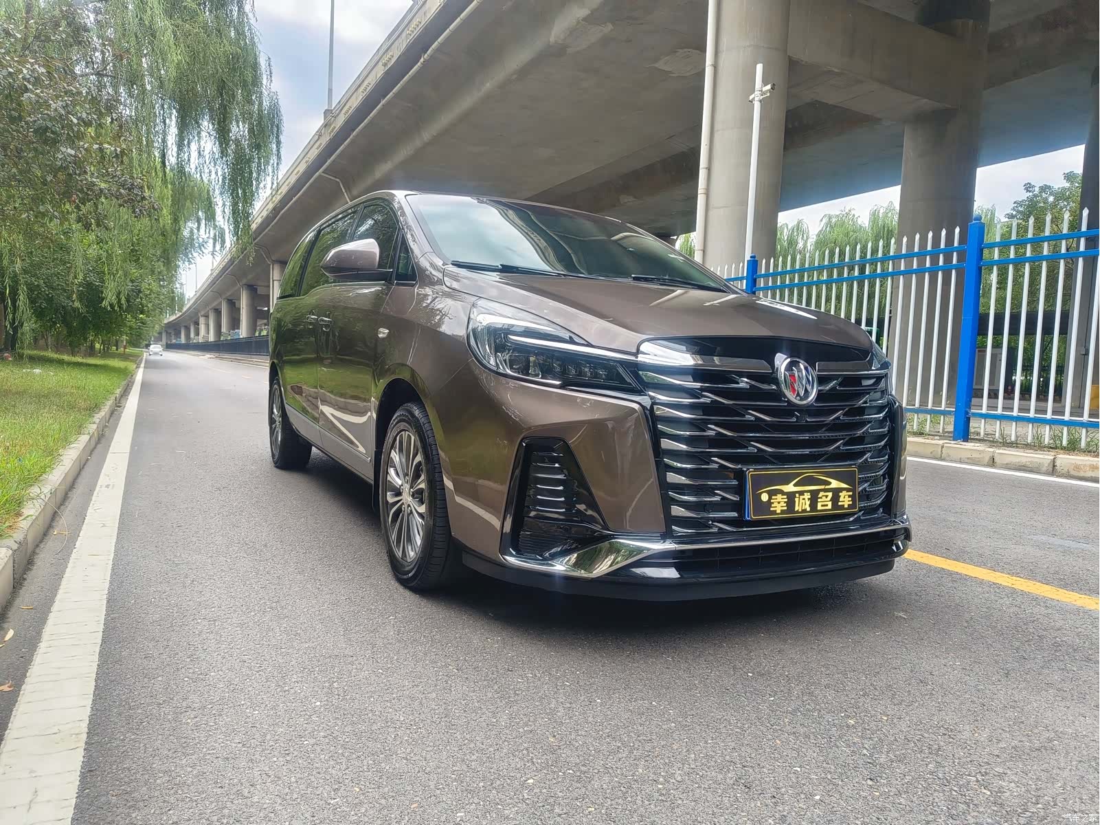 Buick GL8, 2021 3