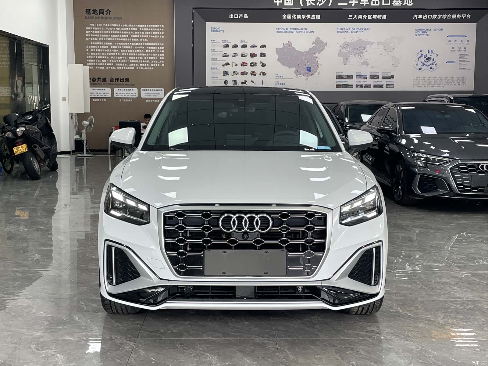 Audi Q2L, 2023 2