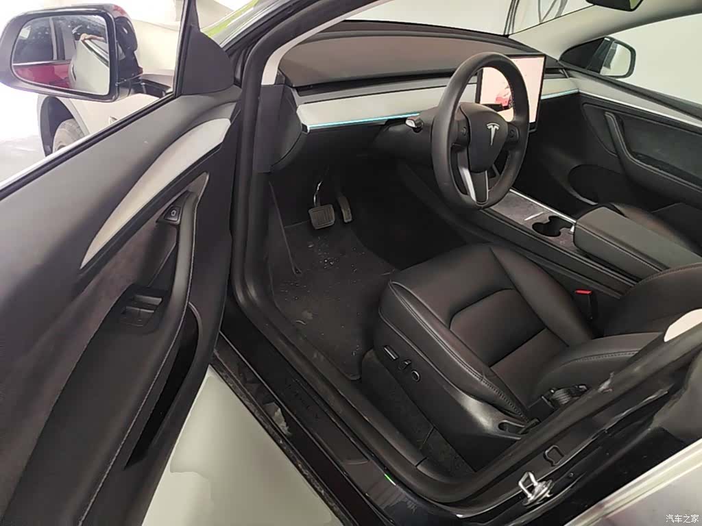 Tesla Model Y, 2024 16