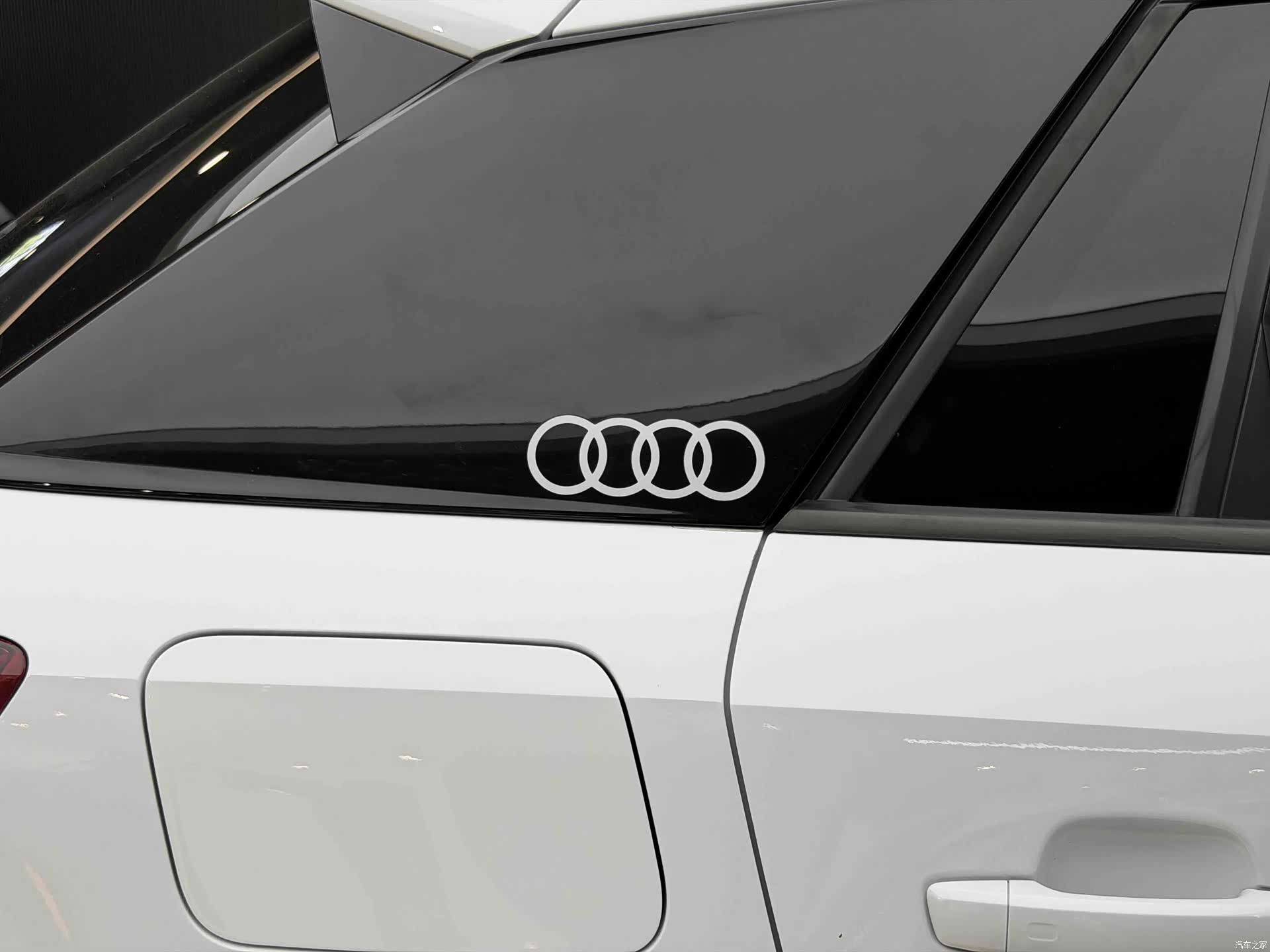 Audi Q2L, 2019 9