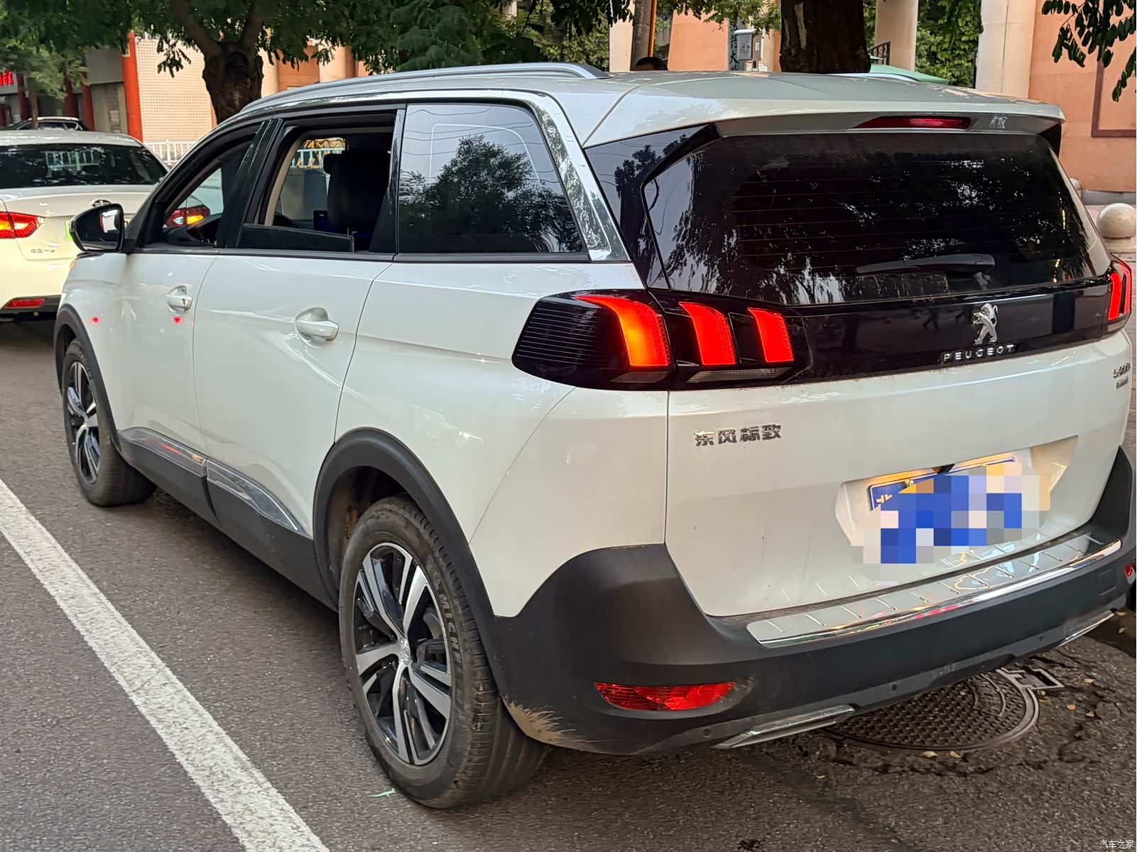 Peugeot 5008, 2024 все фото