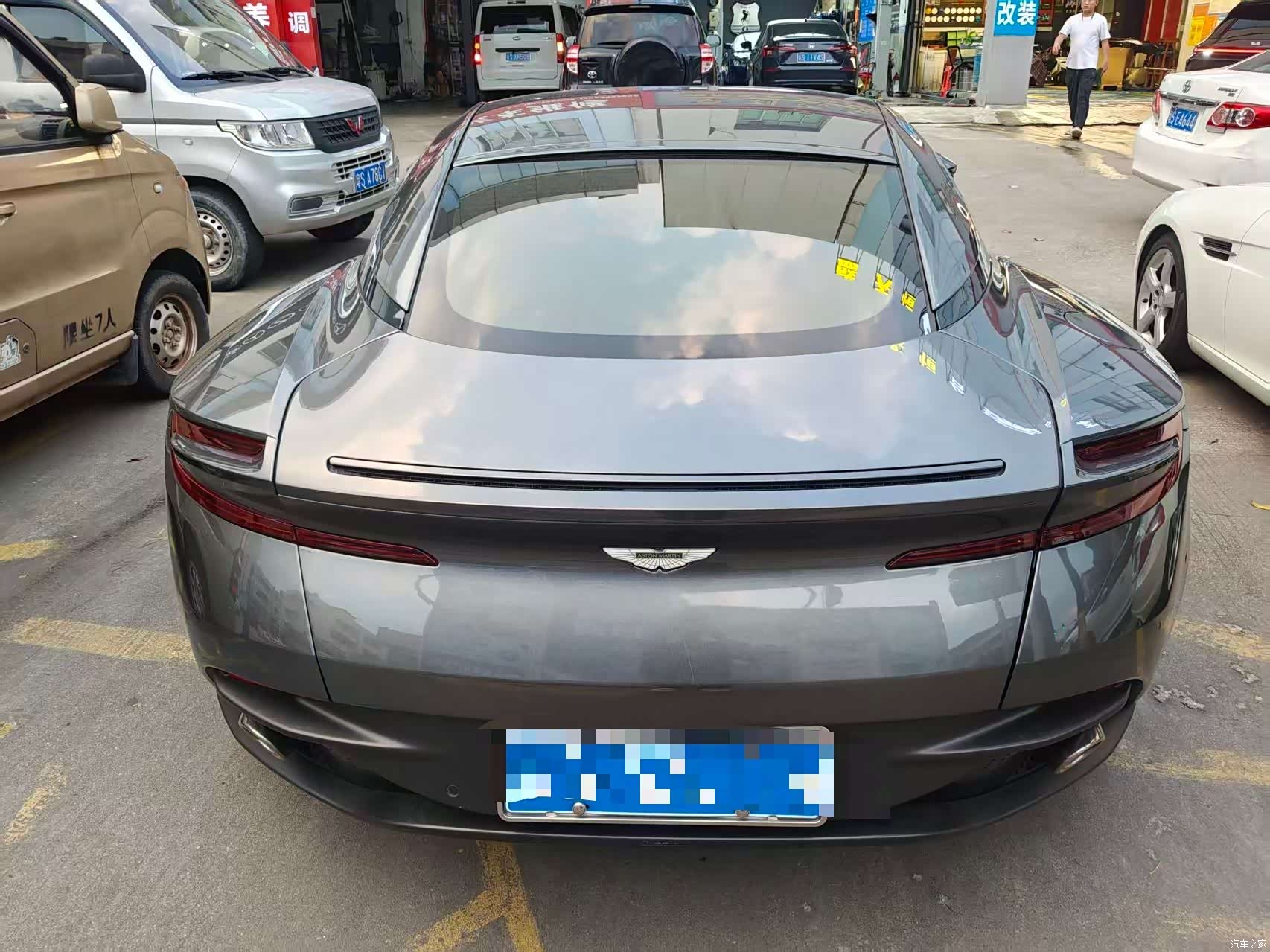 Aston Martin DB11, 2020 3