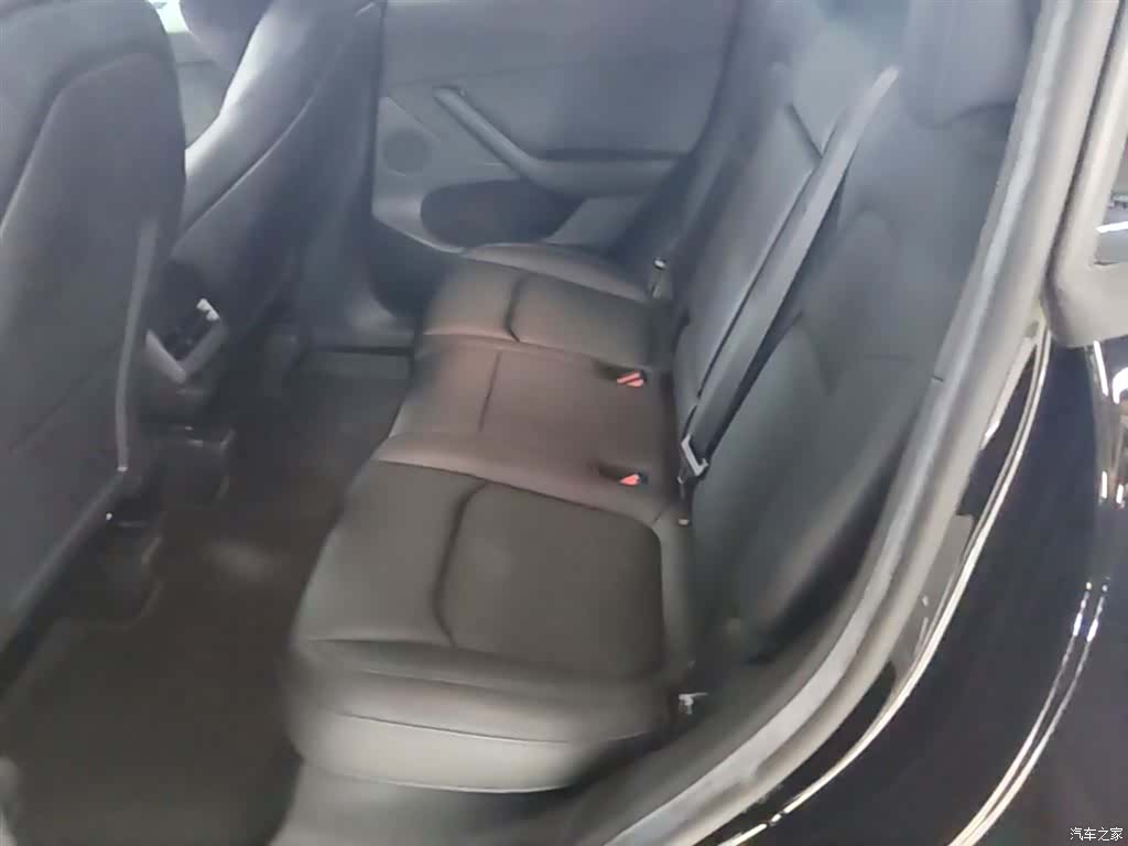 Tesla Model Y, 2023 17