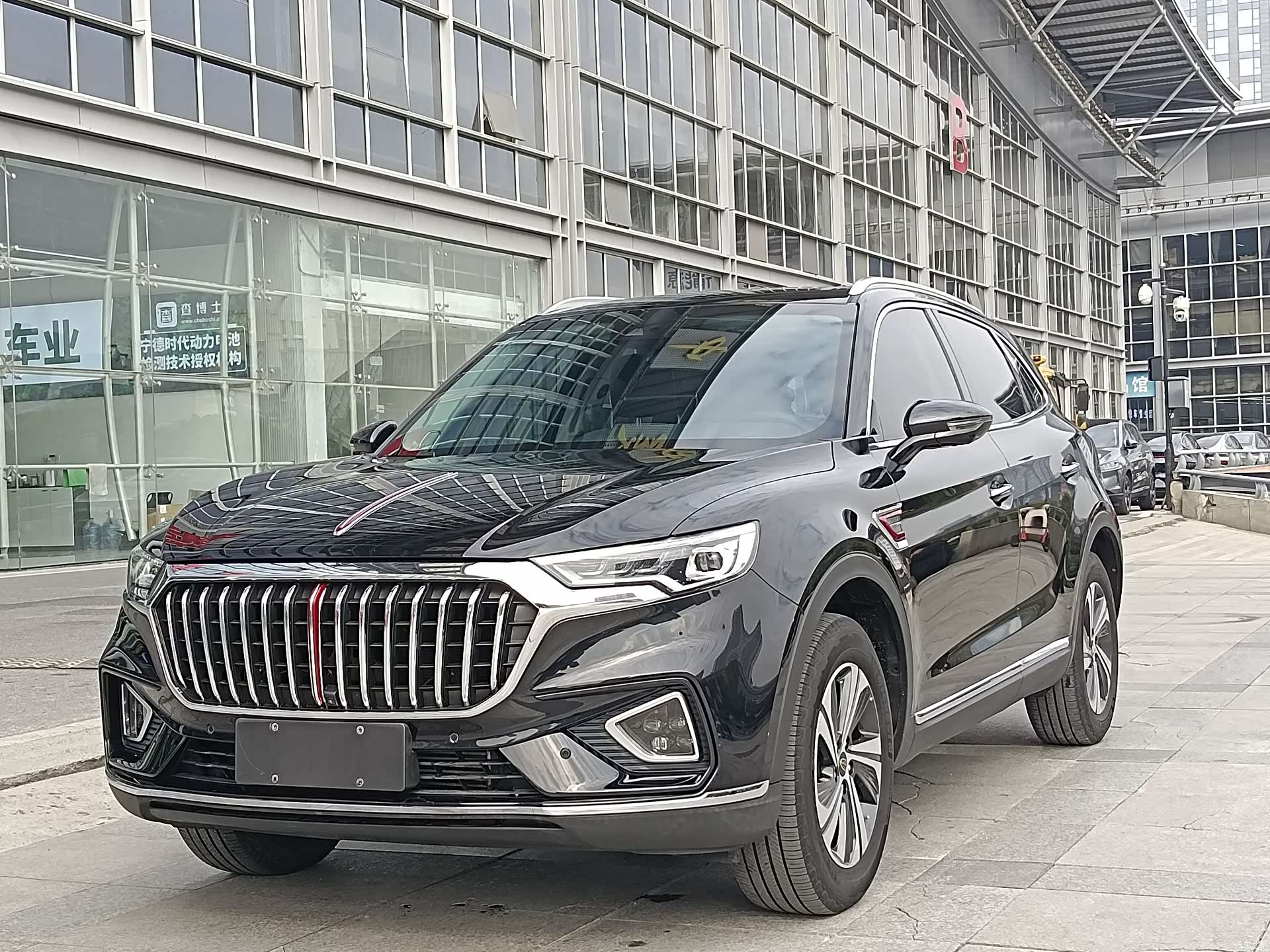 Hongqi HS5