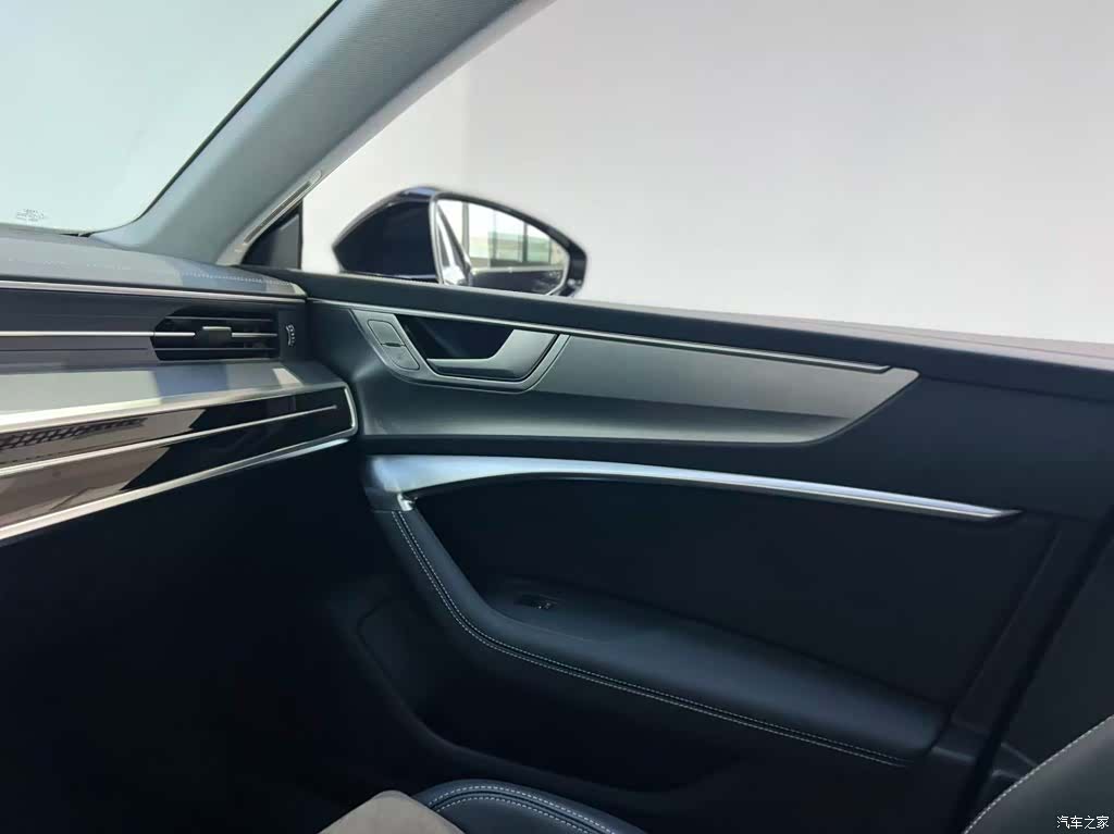 Audi A7L, 2025 10