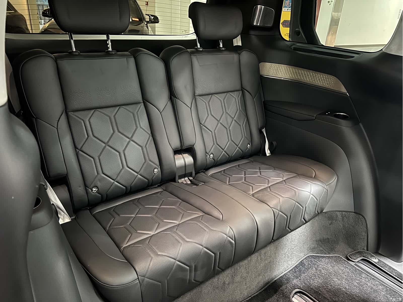 Volvo EM90, 2024 19