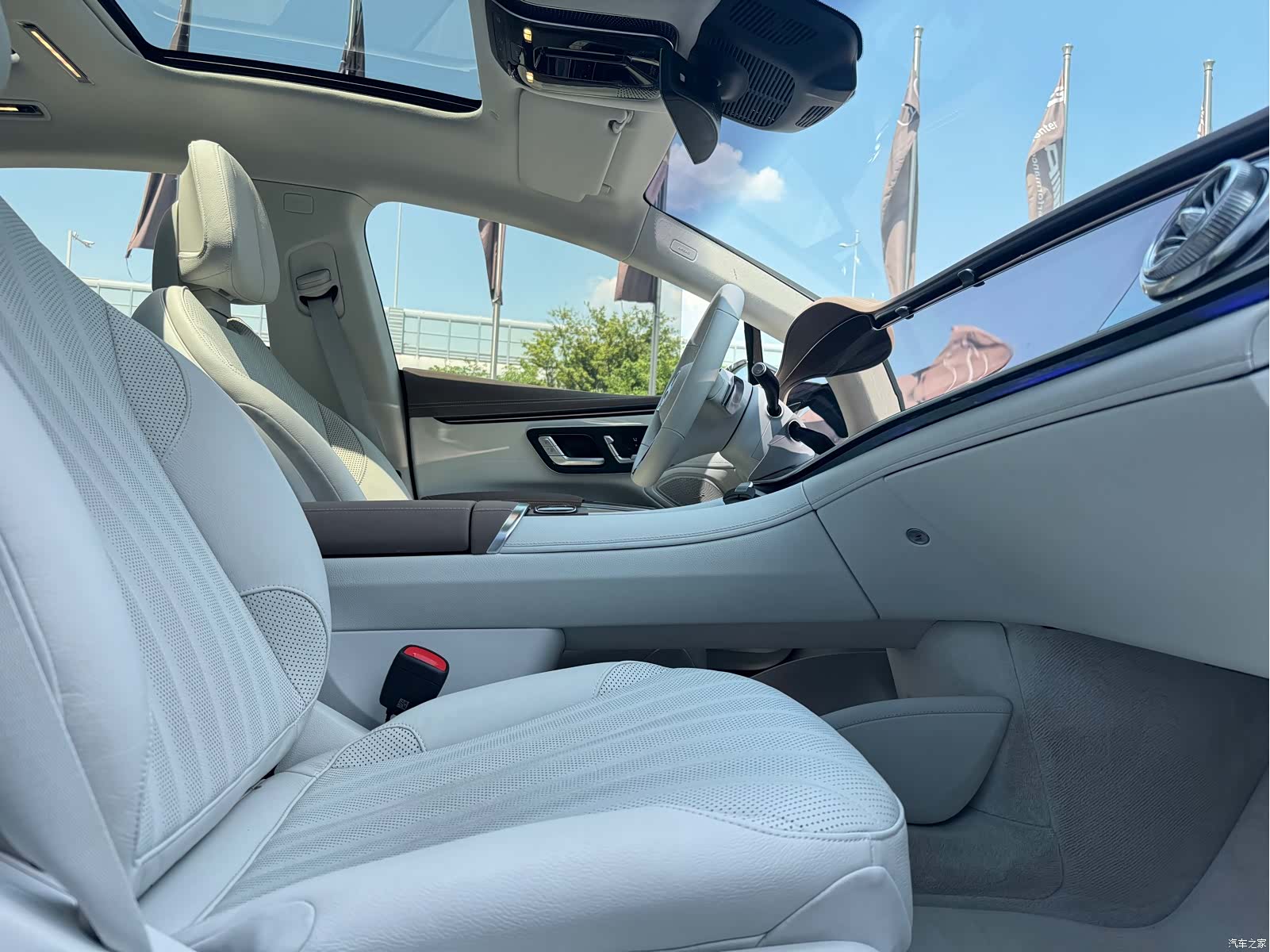 Mercedes-Benz EQS, 2024 16