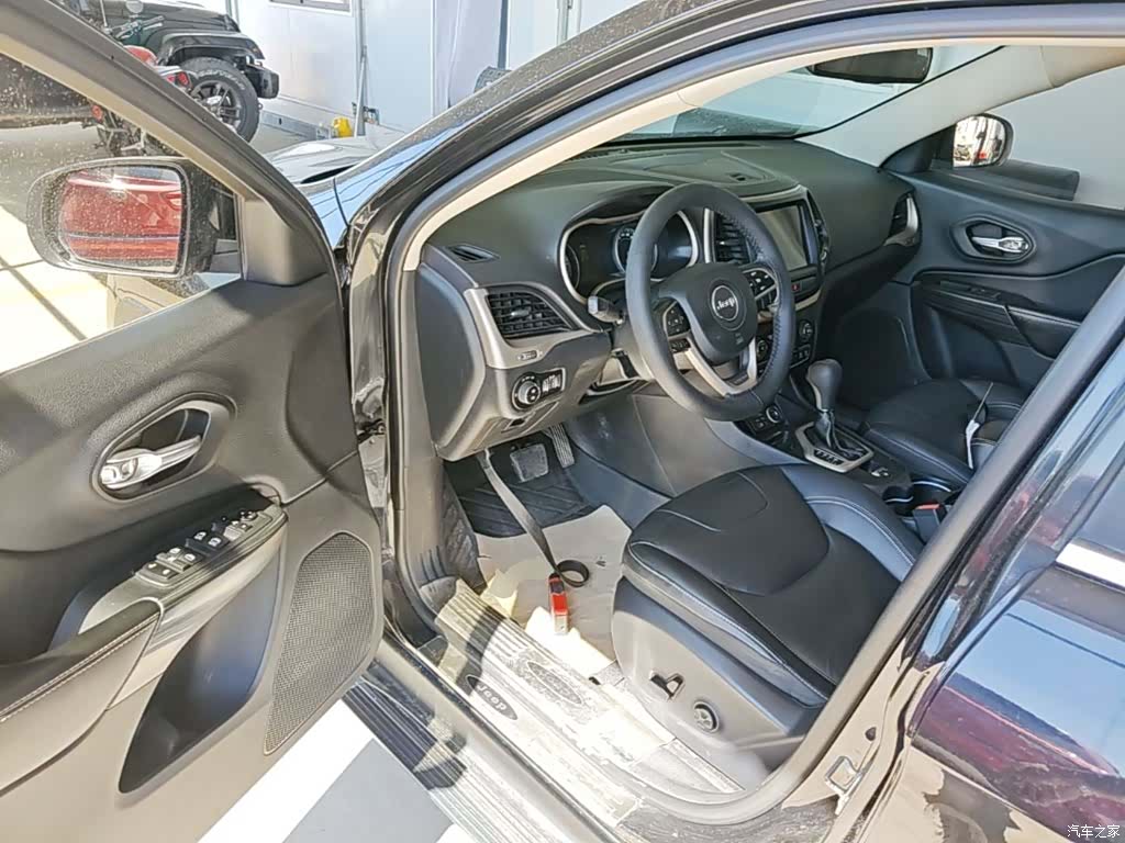 Jeep Cherokee, 2018 16