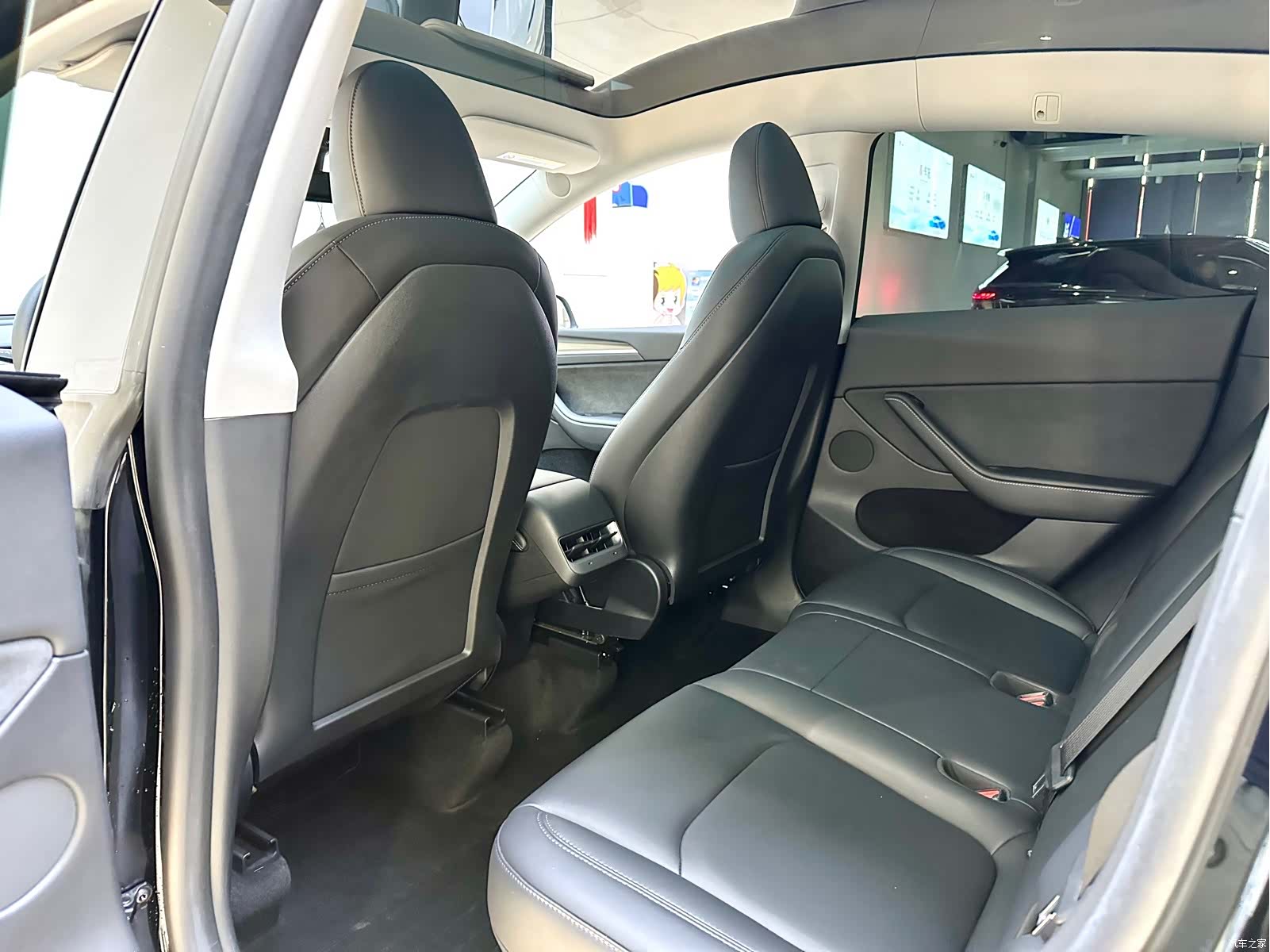 Tesla Model Y, 2023 10