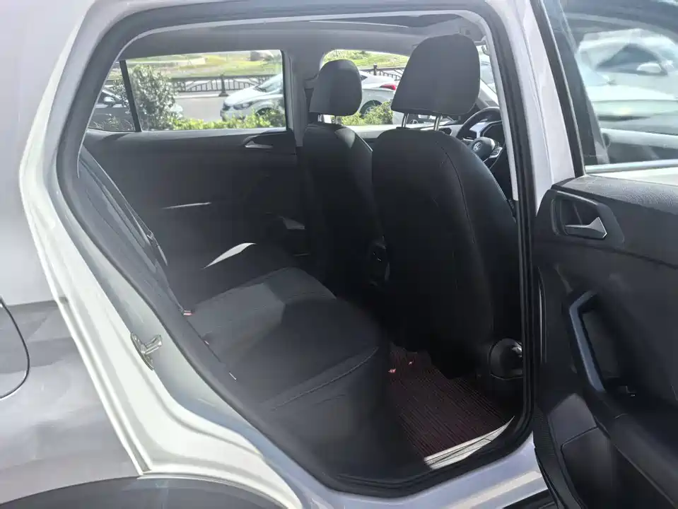 Volkswagen Exploring the shadow